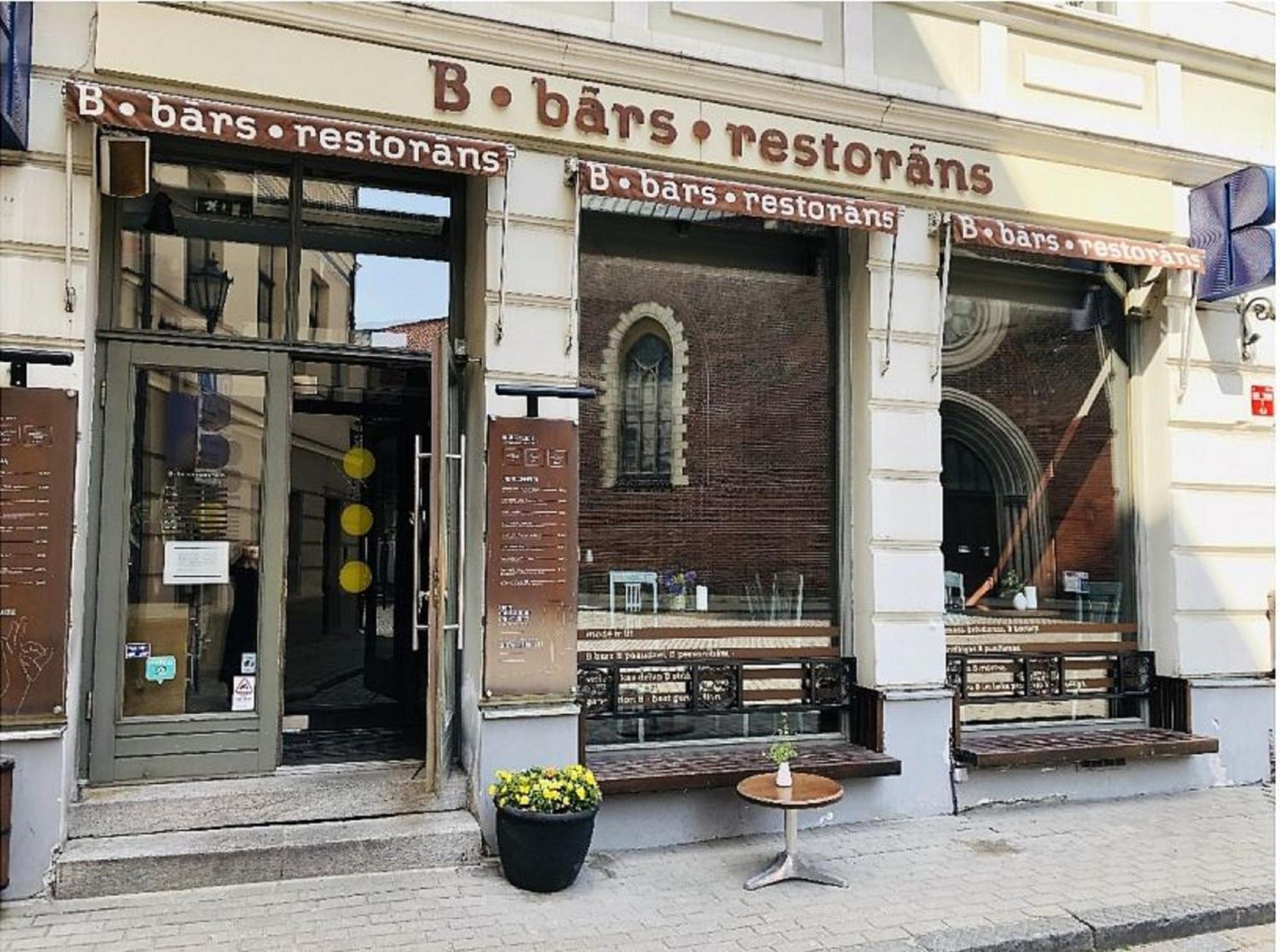 Doma Laukums In The Heart Of 1